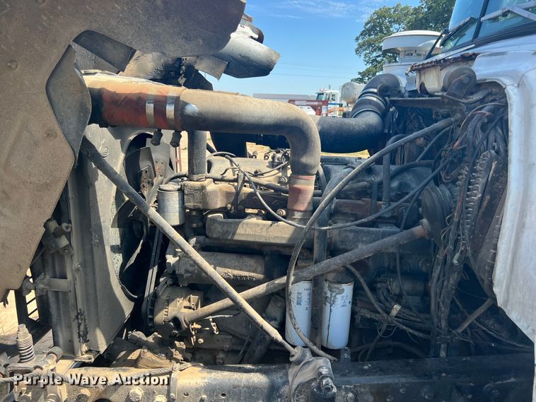 image for item JX9364 1989 Mack RD690S  fertilizer delivery truck