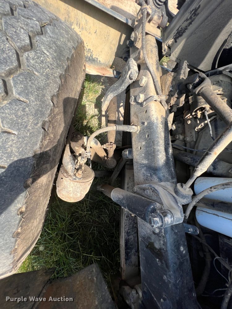 image for item JX9364 1989 Mack RD690S  fertilizer delivery truck