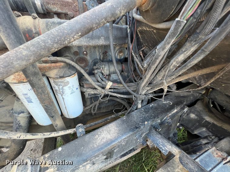 image for item JX9364 1989 Mack RD690S  fertilizer delivery truck