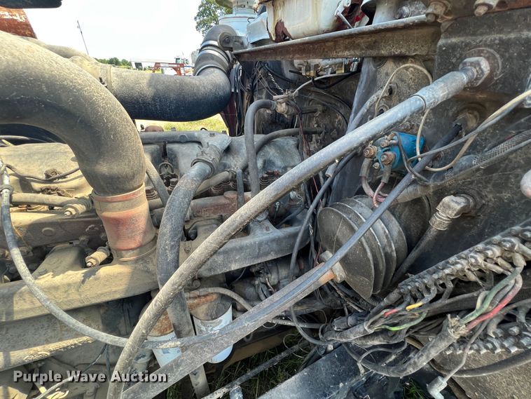 image for item JX9364 1989 Mack RD690S  fertilizer delivery truck