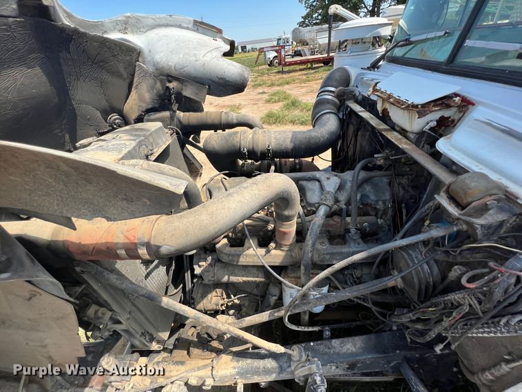 image for item JX9364 1989 Mack RD690S  fertilizer delivery truck