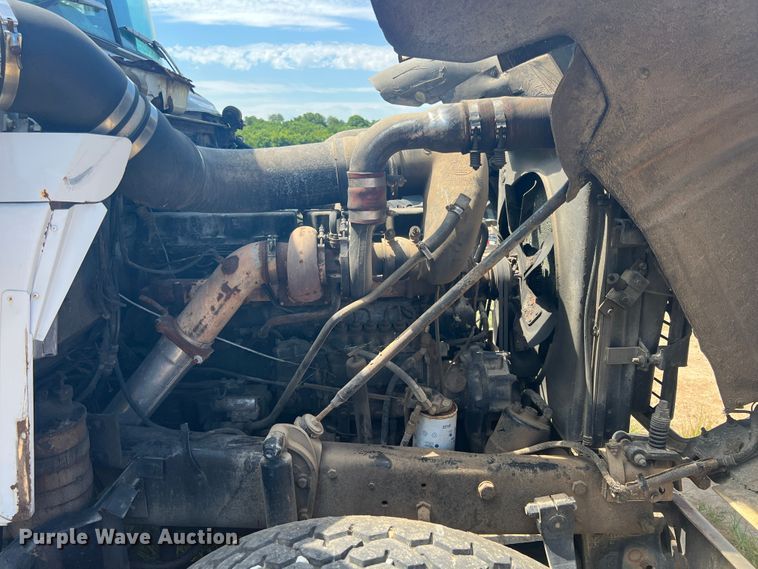 image for item JX9364 1989 Mack RD690S  fertilizer delivery truck