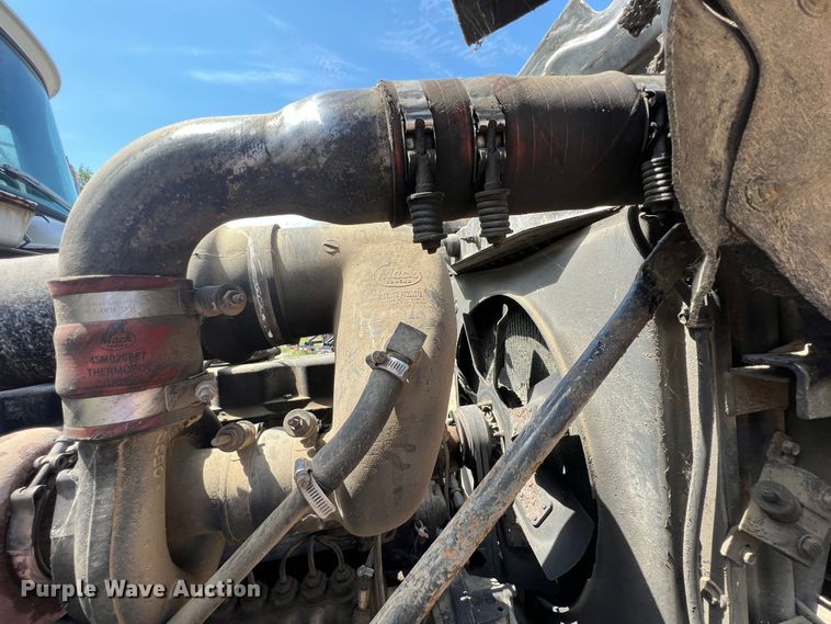 image for item JX9364 1989 Mack RD690S  fertilizer delivery truck