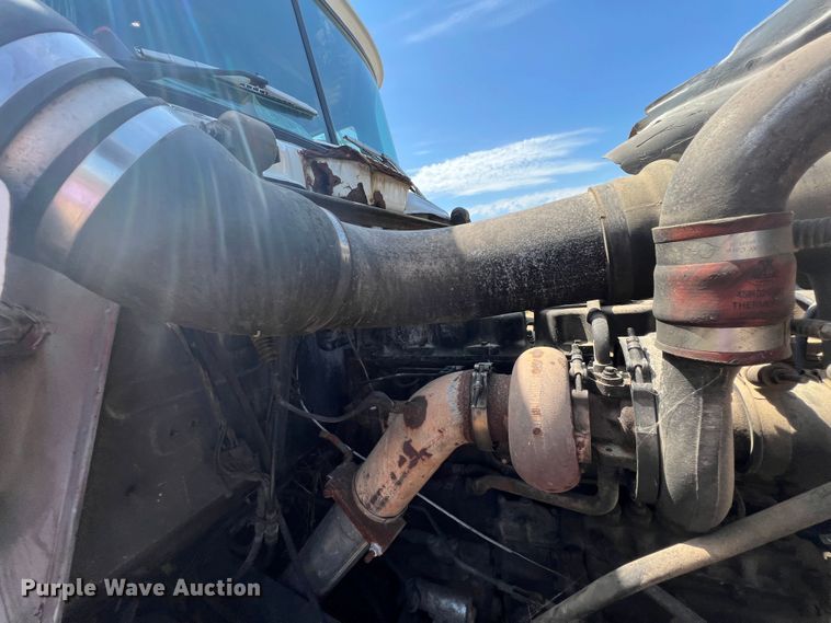 image for item JX9364 1989 Mack RD690S  fertilizer delivery truck