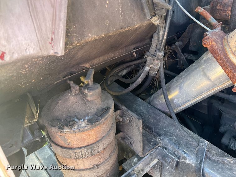 image for item JX9364 1989 Mack RD690S  fertilizer delivery truck