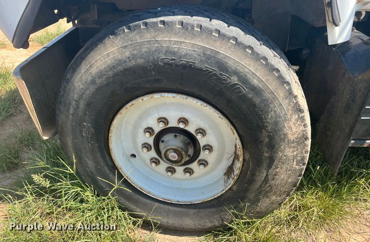 image for item JX9364 1989 Mack RD690S  fertilizer delivery truck