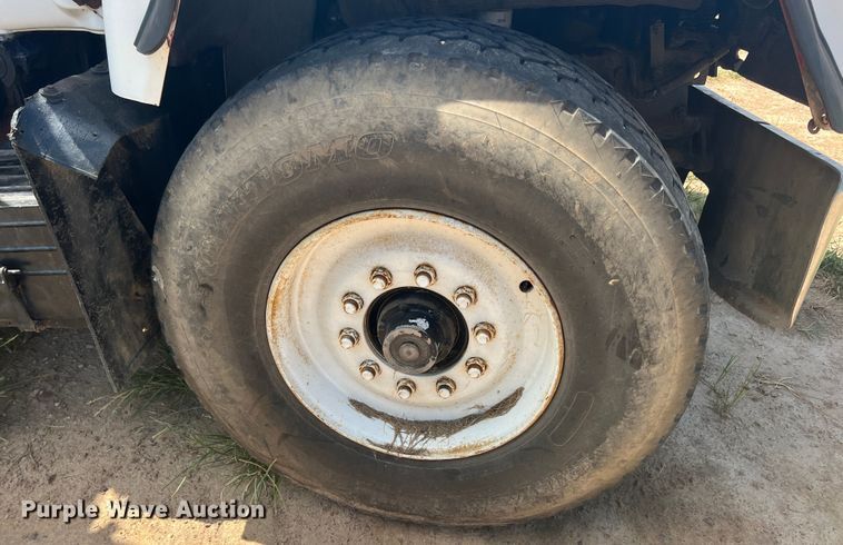 image for item JX9364 1989 Mack RD690S  fertilizer delivery truck