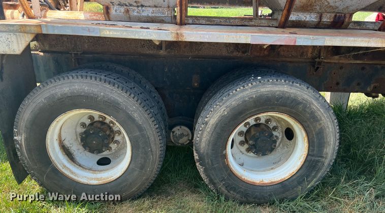 image for item JX9364 1989 Mack RD690S  fertilizer delivery truck