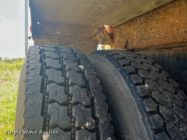 image for item JX9364 1989 Mack RD690S  fertilizer delivery truck