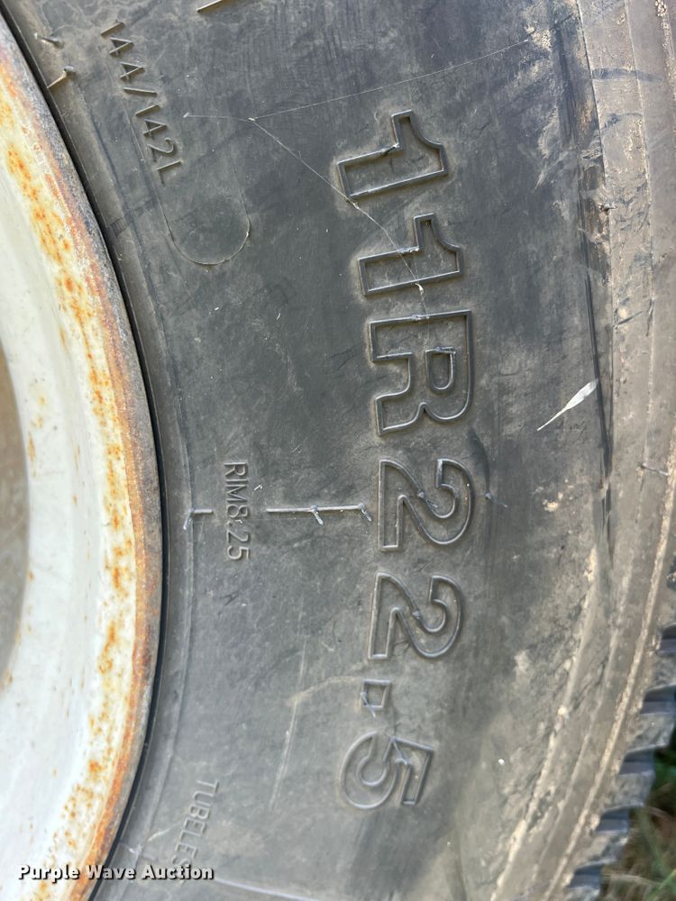 image for item JX9364 1989 Mack RD690S  fertilizer delivery truck