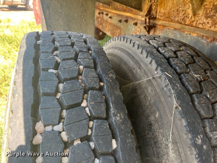 image for item JX9364 1989 Mack RD690S  fertilizer delivery truck