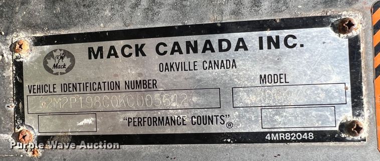 image for item JX9364 1989 Mack RD690S  fertilizer delivery truck