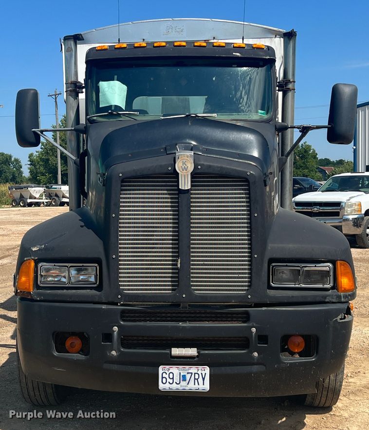 image for item JX9365 1993 Kenworth  fertilizer delivery truck