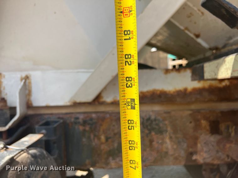 image for item JX9365 1993 Kenworth  fertilizer delivery truck