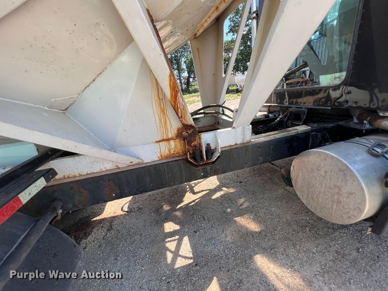 image for item JX9365 1993 Kenworth  fertilizer delivery truck