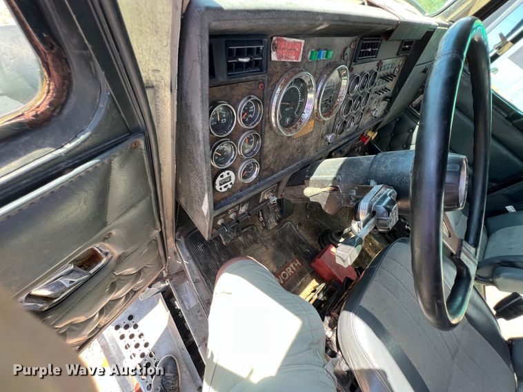 image for item JX9365 1993 Kenworth  fertilizer delivery truck