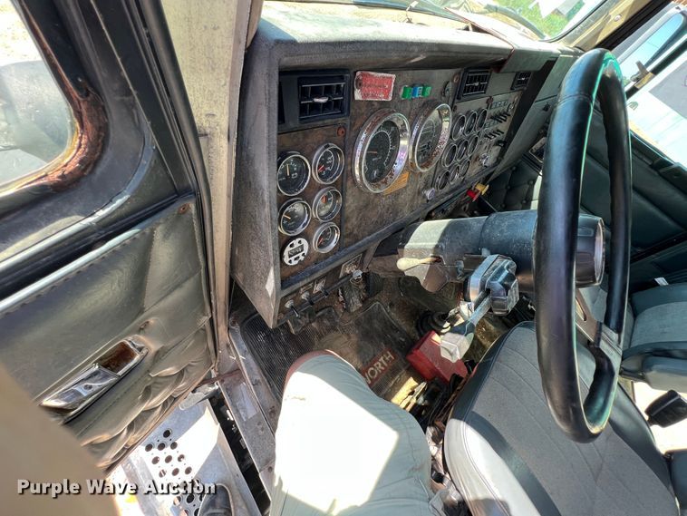 image for item JX9365 1993 Kenworth  fertilizer delivery truck