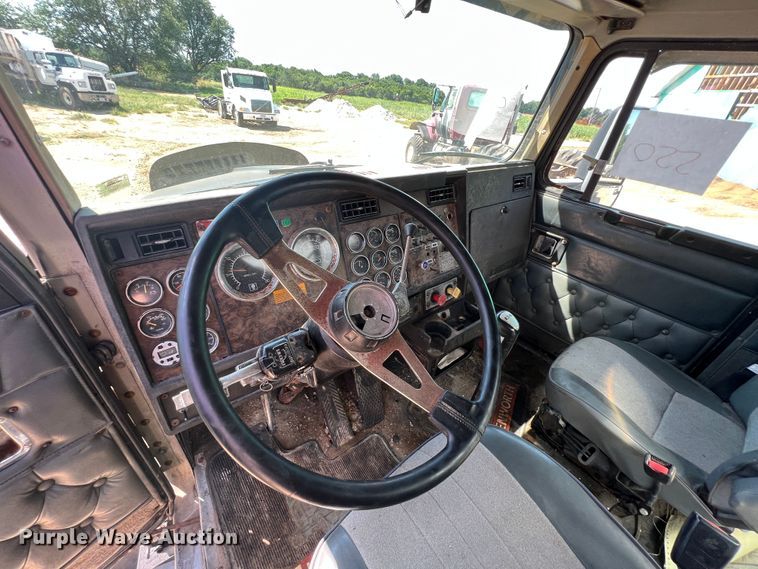 image for item JX9365 1993 Kenworth  fertilizer delivery truck