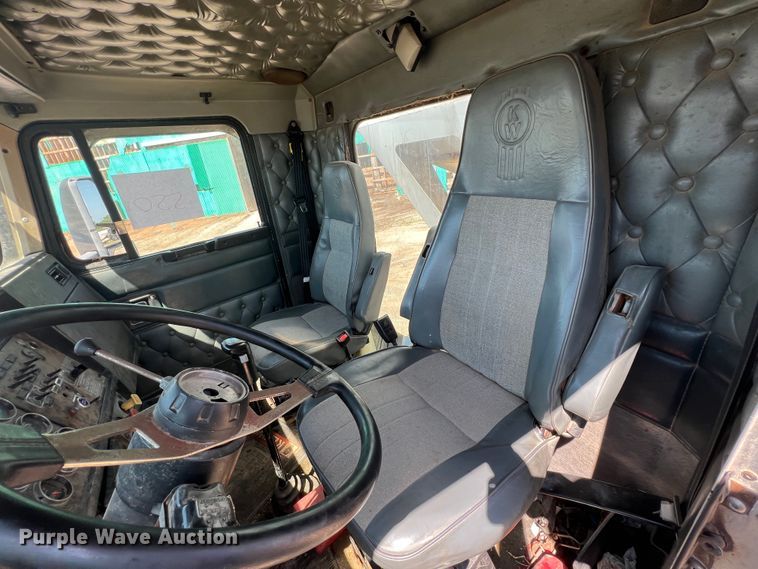 image for item JX9365 1993 Kenworth  fertilizer delivery truck