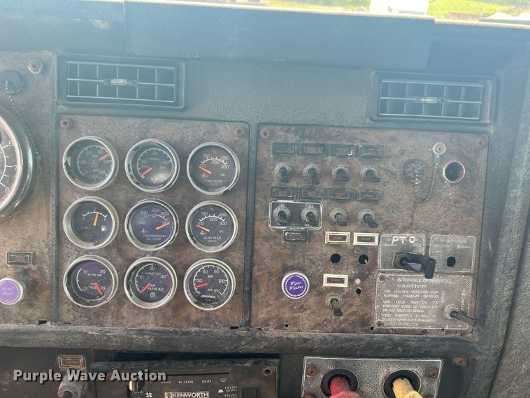 image for item JX9365 1993 Kenworth  fertilizer delivery truck