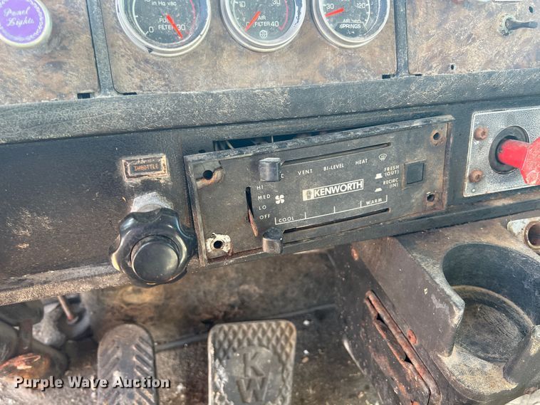 image for item JX9365 1993 Kenworth  fertilizer delivery truck