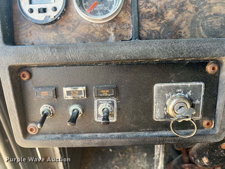 image for item JX9365 1993 Kenworth  fertilizer delivery truck