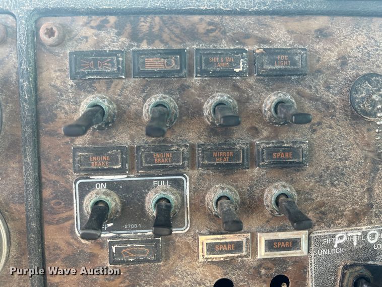 image for item JX9365 1993 Kenworth  fertilizer delivery truck