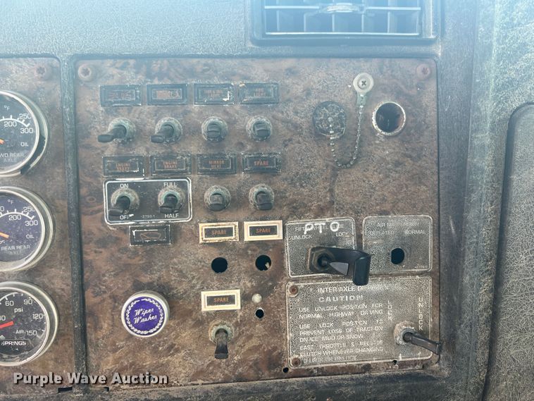 image for item JX9365 1993 Kenworth  fertilizer delivery truck