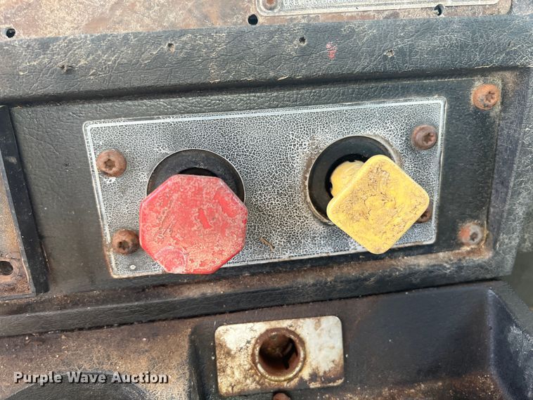 image for item JX9365 1993 Kenworth  fertilizer delivery truck