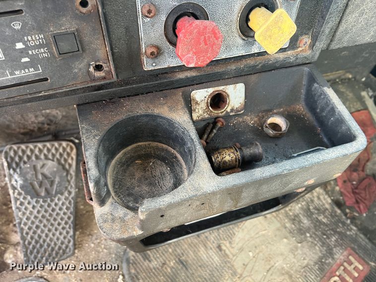 image for item JX9365 1993 Kenworth  fertilizer delivery truck