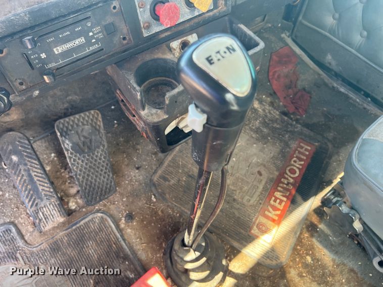 image for item JX9365 1993 Kenworth  fertilizer delivery truck