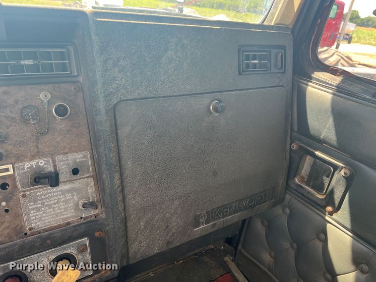 image for item JX9365 1993 Kenworth  fertilizer delivery truck