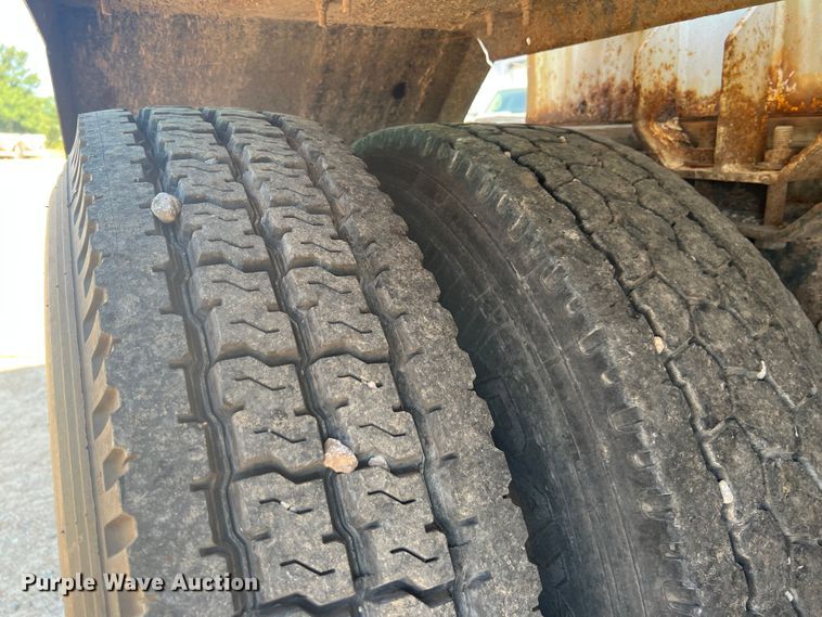 image for item JX9365 1993 Kenworth  fertilizer delivery truck