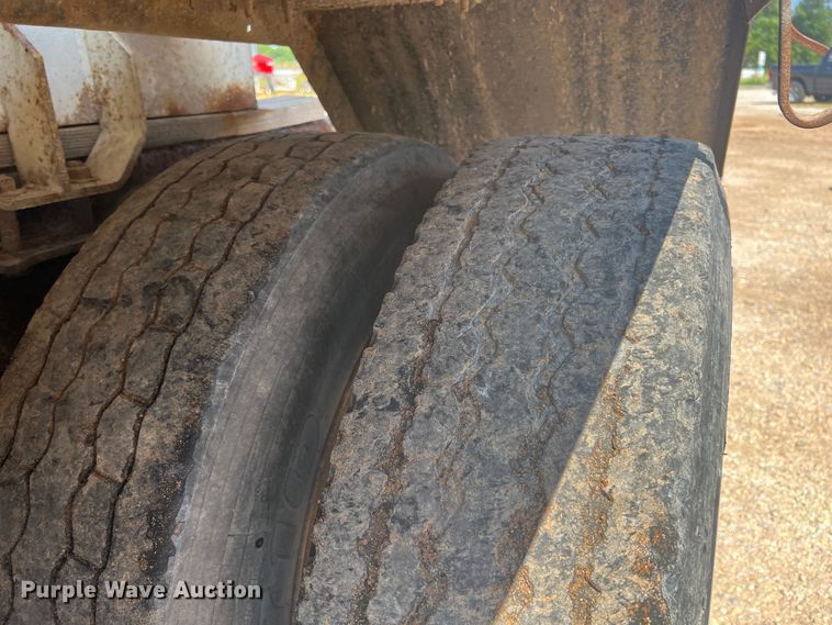 image for item JX9365 1993 Kenworth  fertilizer delivery truck