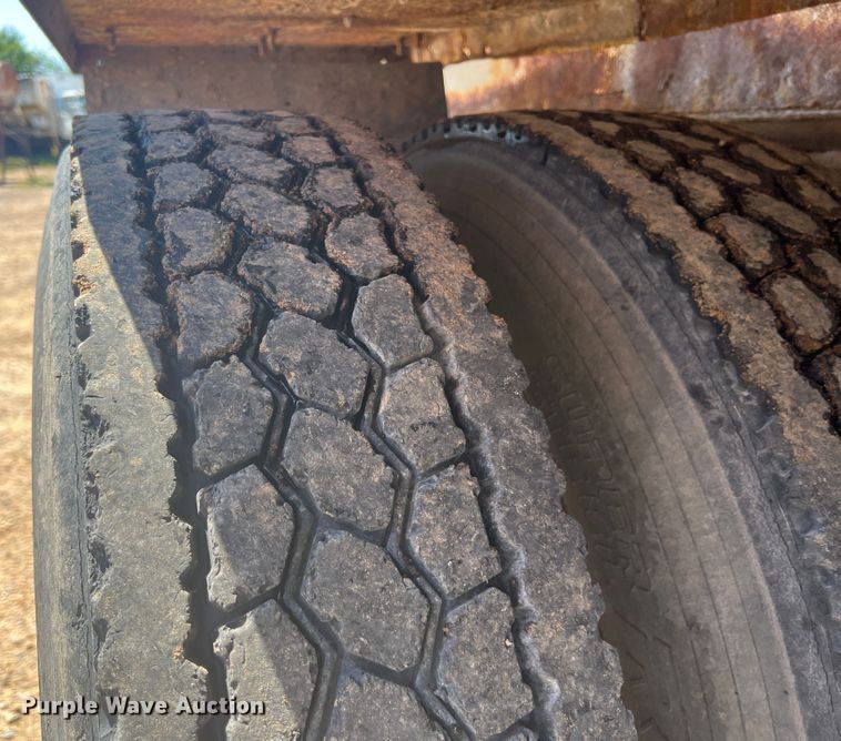 image for item JX9365 1993 Kenworth  fertilizer delivery truck