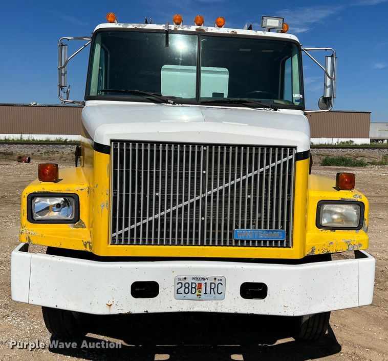 image for item KC9841 1994 White GMC WG  fertilizer delivery truck