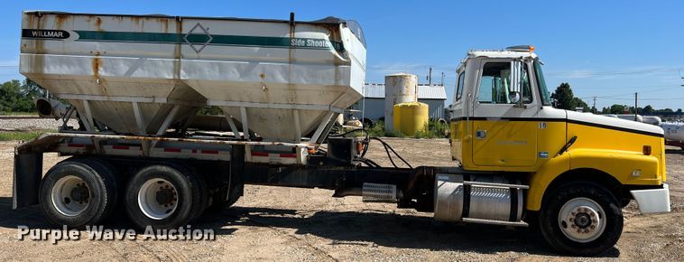 image for item KC9841 1994 White GMC WG  fertilizer delivery truck