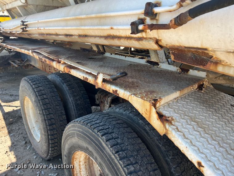 image for item KC9841 1994 White GMC WG  fertilizer delivery truck