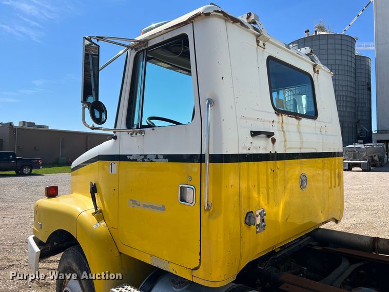 image for item KC9841 1994 White GMC WG  fertilizer delivery truck