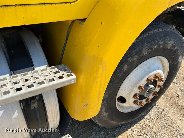 image for item KC9841 1994 White GMC WG  fertilizer delivery truck