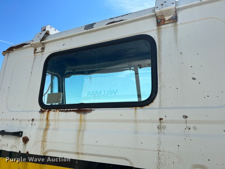 image for item KC9841 1994 White GMC WG  fertilizer delivery truck