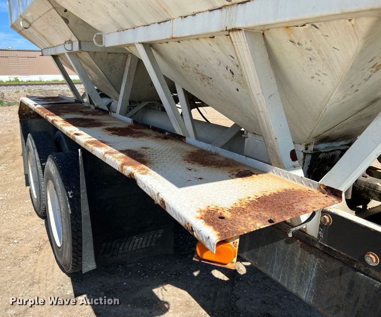 image for item KC9841 1994 White GMC WG  fertilizer delivery truck