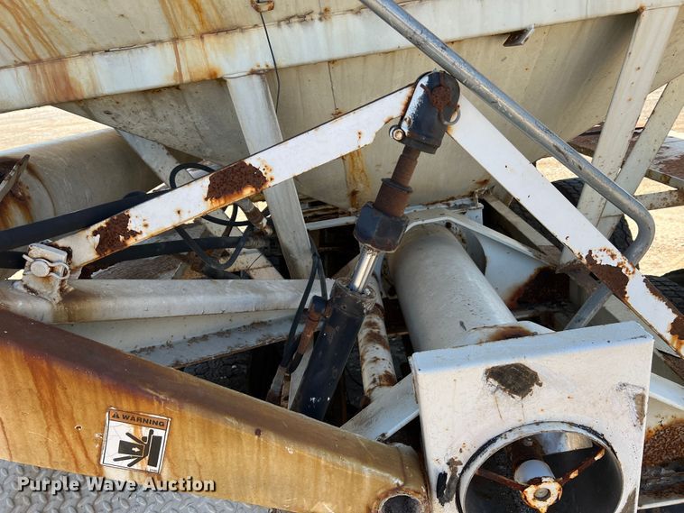 image for item KC9841 1994 White GMC WG  fertilizer delivery truck