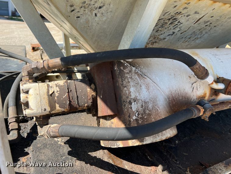 image for item KC9841 1994 White GMC WG  fertilizer delivery truck