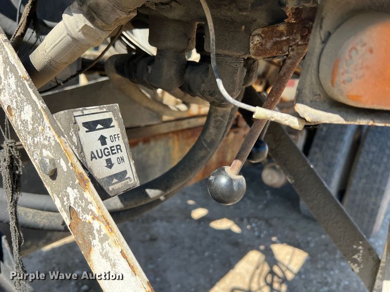 image for item KC9841 1994 White GMC WG  fertilizer delivery truck