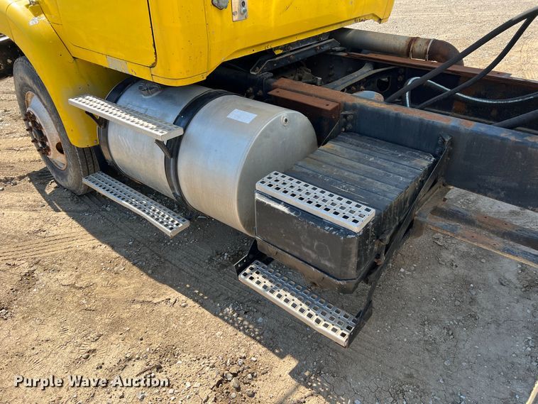 image for item KC9841 1994 White GMC WG  fertilizer delivery truck