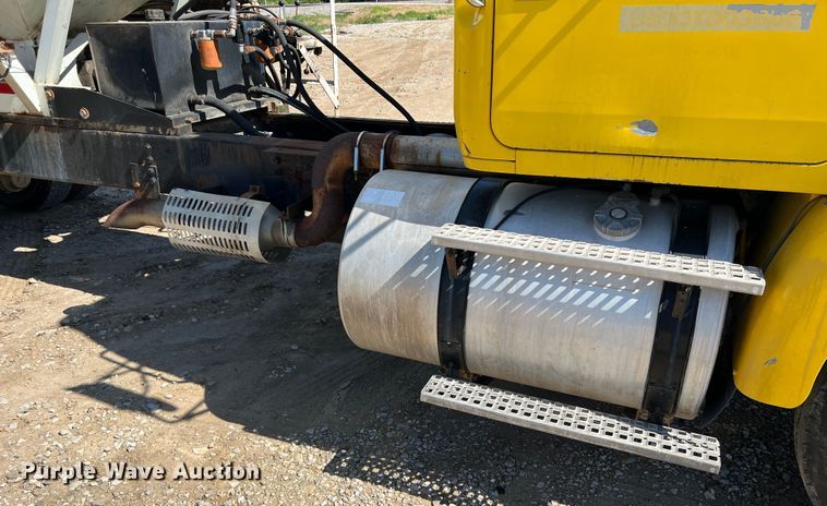 image for item KC9841 1994 White GMC WG  fertilizer delivery truck