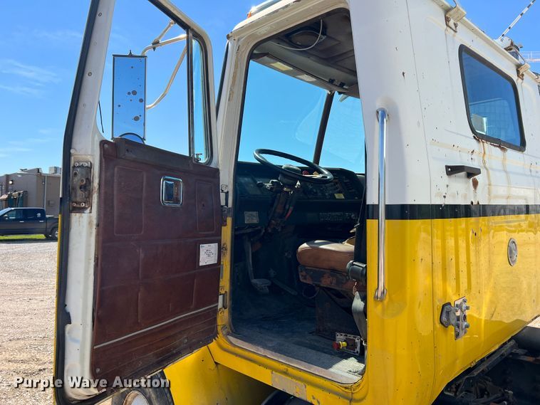 image for item KC9841 1994 White GMC WG  fertilizer delivery truck