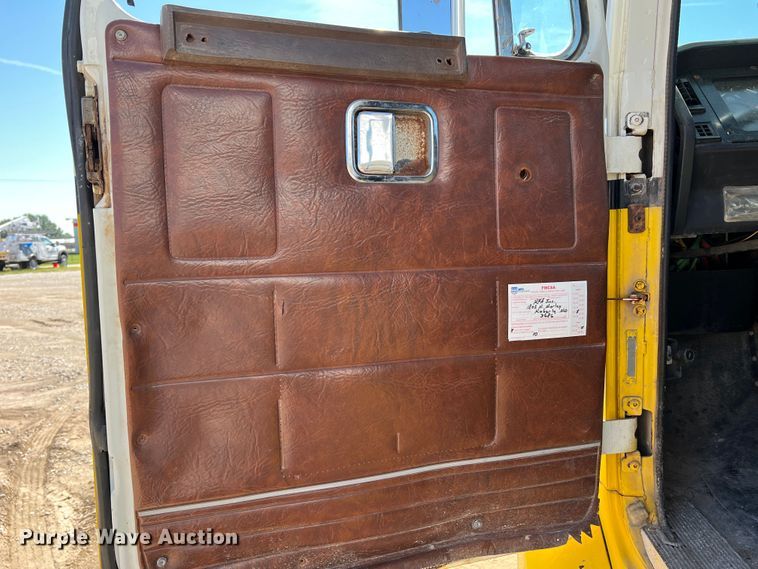 image for item KC9841 1994 White GMC WG  fertilizer delivery truck