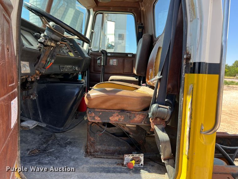 image for item KC9841 1994 White GMC WG  fertilizer delivery truck